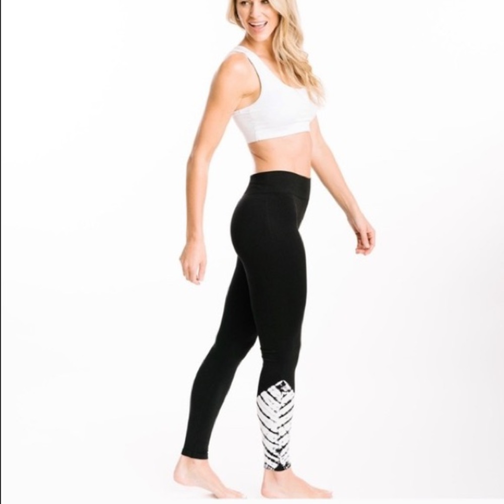 ZYIA Black Hendrix Performance Leggings Small